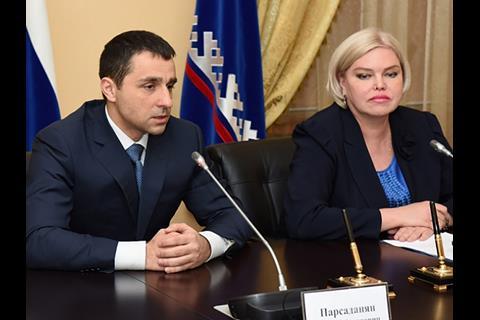 The agreement was signed in Salekhard on December 30 by VIS TransStroy General Director Sergey Parsadanyan and district Vice-Governor Irina Sokolova.